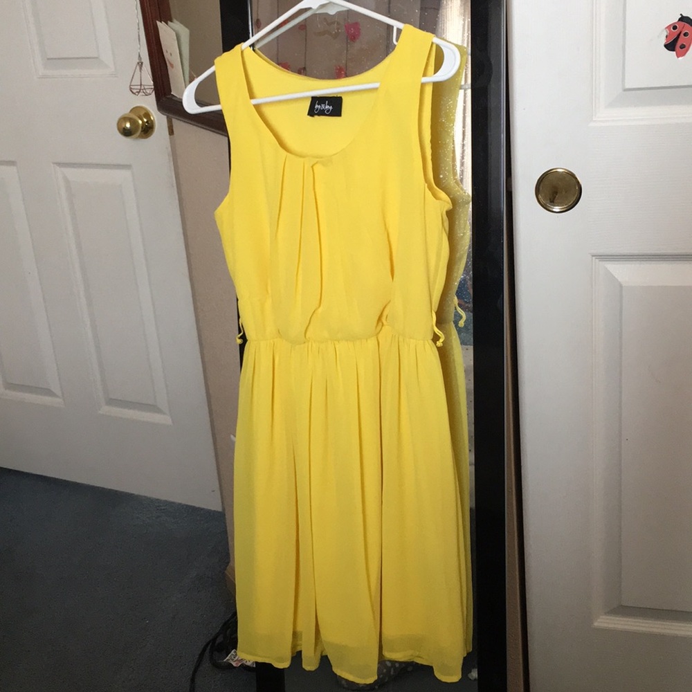 Pleated yellow dress